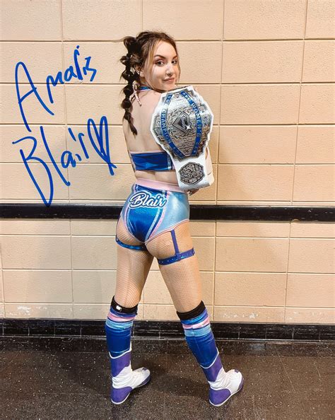 Amaris Blair signed 8x10 Photo – Signed By Superstars