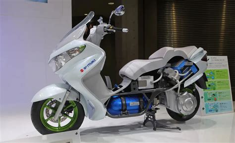 Suzuki Unveils World S First Hydrogen Powered Burgman Scooter