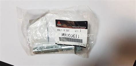 MU000611 Mitsubishi болт крепления переднего рычага, нижнего