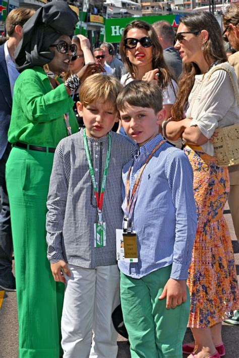 Raphaël Elmaleh très chic avec sa maman Charlotte Casiraghi le fils