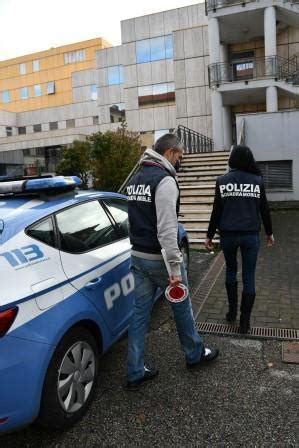 Minacce Violenza E Lesioni La Polizia Arresta Un Rapinatore Seriale