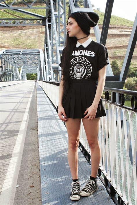 35 Stylish Ways To Wear A Pair Of Converse Sneakers Black Converse