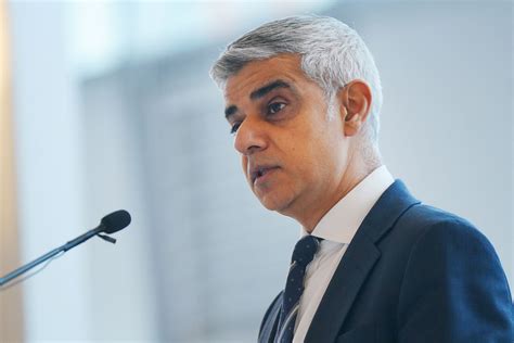 Sadiq Khan Warns Post Brexit Border Checks Will Cause Eurostar Chaos