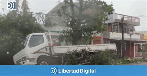 El Súper Tifón Mangkhut Deja Decenas De Muertos A Su Paso Por