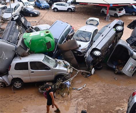 Inondations en Espagne le bilan monte à 211 morts 10000 soldats et