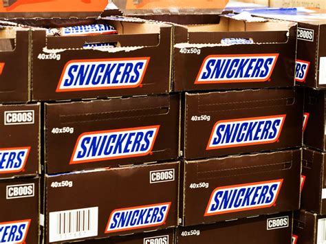 Snickers Pull Tv Ad Featuring A Man Who Stops Flirting With Another Man