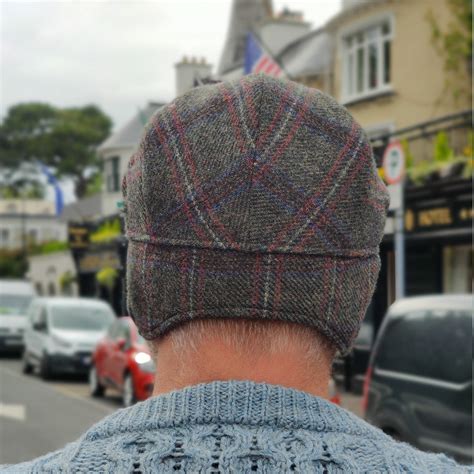 Traditional Irish Tweed Flat Cap Green Red Blue Tartan Plaid