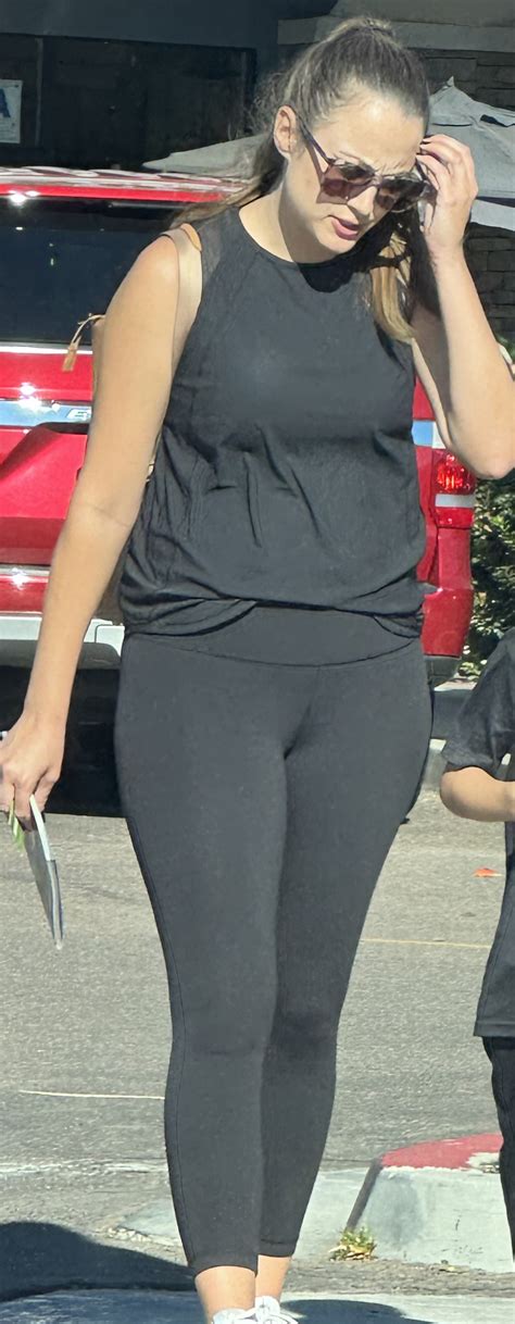 Gorgeous Fit Milf With A Great Ass In Leggings Spandex Leggings Yoga Pants Forum