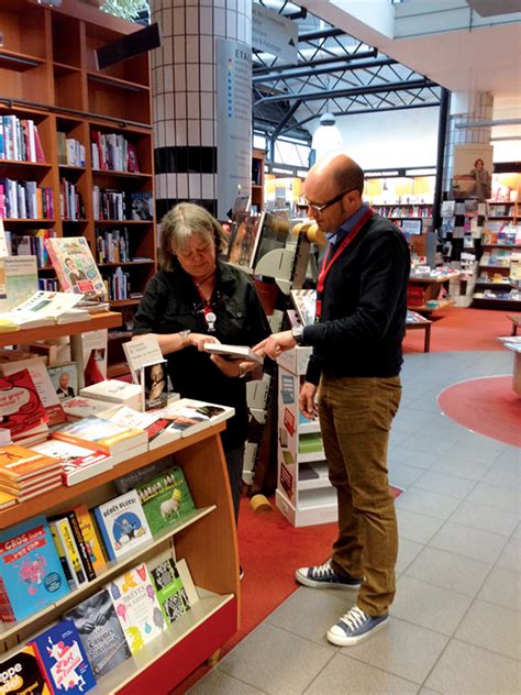 Le Pavé du canal sort la tête de leau Livres Hebdo