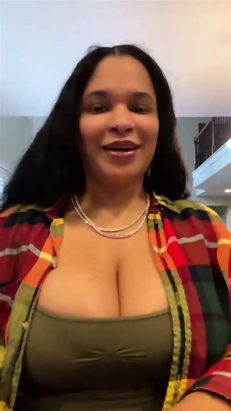 THICK EBONY MILF WITH BIG TITS