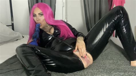 Chloe Savage Pink Hair Babe In PVC Catsuit Fucks Knotted Dildo ManyVids