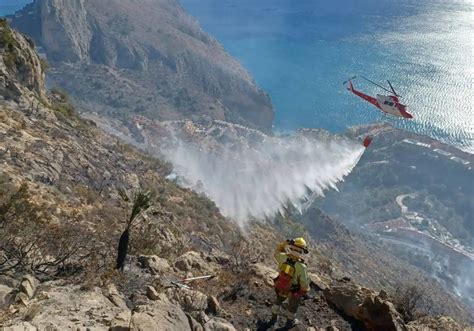 Estabilizan El Incendio De Altea Tras Desalojar 125 Casas En