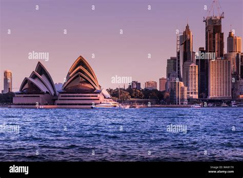 Sydney Harbour - sunset skyline Stock Photo - Alamy