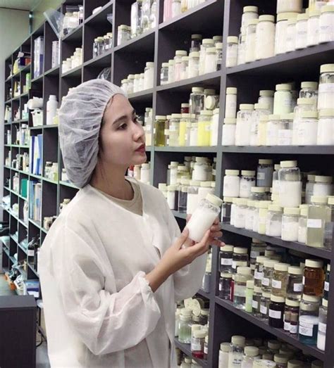 Điểm danh các đại gia biến vợ từ hot girl Việt thành phượng hoàng đài các dát đồ hiệu từ