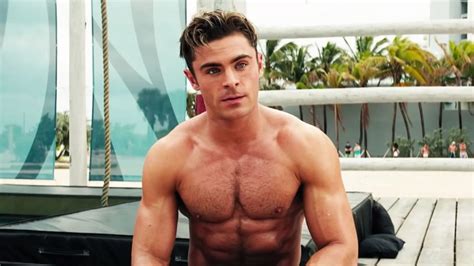 Zac Efron Flagrado Sem Camisa Em Passeio De Iate E F Sico Ultra