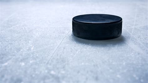 Hockey player arrested for alleged manslaughter in on-ice slashing ...