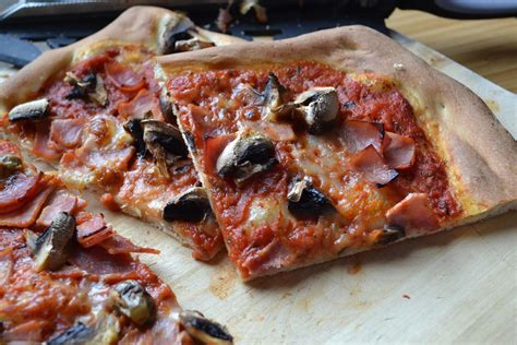 Pizza jambon champignons Hum ça sent bon