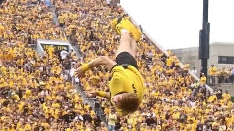 Iowa cheerleader Austin Beam taking viral fame in stride - YouTube