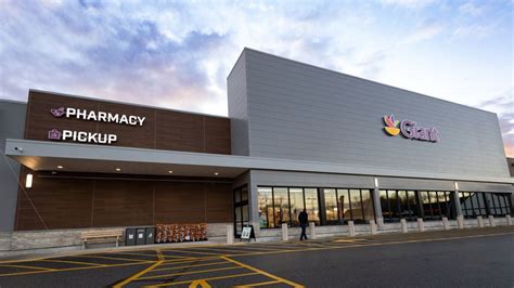 Giant Grocery Store Opens In Crofton Bringing 200 Jobs To The Community