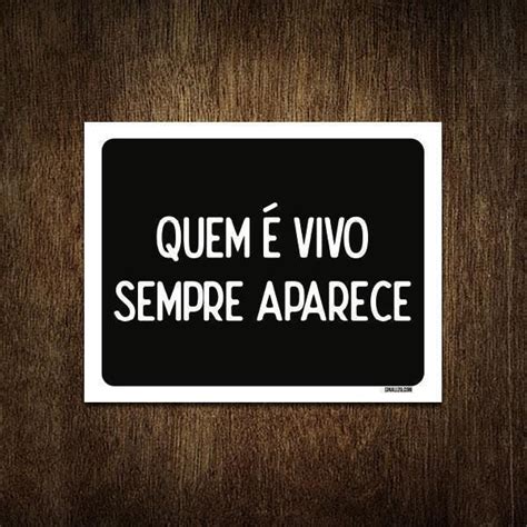 Quem Está Vivo Sempre Aparece - Placa Decorativa - Quem É Vivo Sempre Aparece 36x46 | MadeiraMadeira