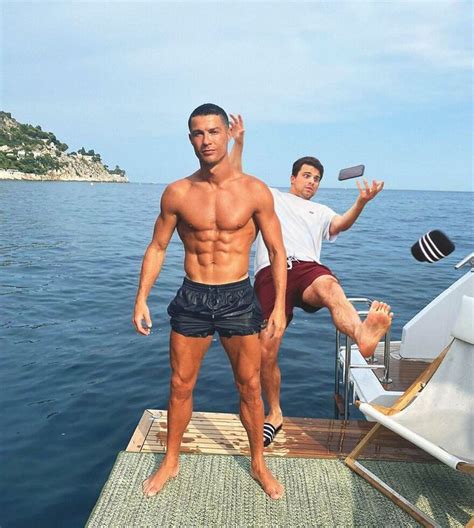 This Guy Keeps Photoshopping Himself Into Celebrities Lives And Here