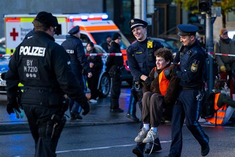 M Nchen Polizei Nimmt Klima Kleber Nach Protest Aktion Fest Bayern