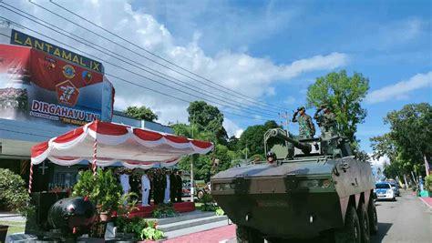 Upacara HUT Ke 77 TNI Di Ambon Dimeriahkan Dengan Defile Display