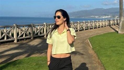 FOTO VRELI KADROVI ANE IVANOVIĆ SA PLAŽE Bivša teniserka se skinula u bikini u godini