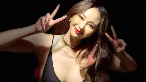 minta luna  densu jagain pameran bunganya denise chariesta lumayan