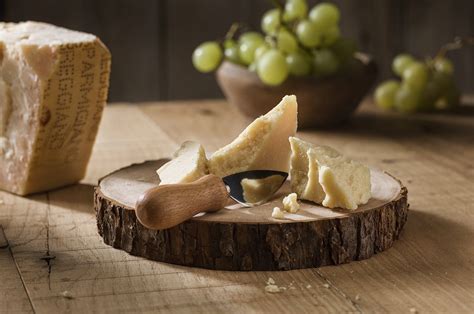 Parmigiano Reggiano Biologico Mesi Parma Parmesan