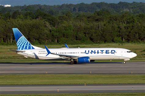 N75425 United Airlines Boeing 737 924 ER IAD John Boulin Flickr