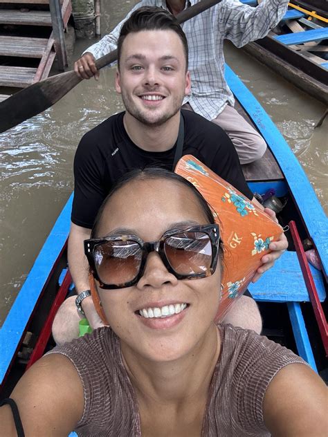 Số ít người thích thú tận hưởng nắng nóng gay gắt TP HCM cùng lời khen tuyệt vời