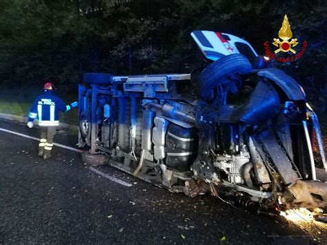 Incidente A Sasso Marconi Scontro Tra Due Auto E Un Ambulanza Cinque