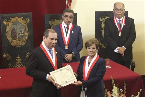 Presidente del Poder Judicial es condecorado con la máxima distinción