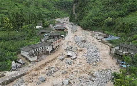 四川雅安暴雨山洪已致8人遇难 5名遇难者身份已确认