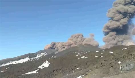 Etna Yanardağı nda patlama