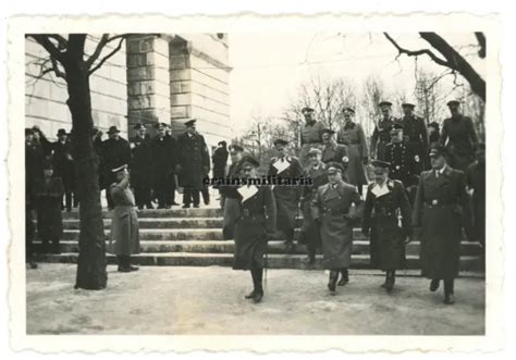 ORIG FOTO GENERAL Offiziere mit Orden in Stadtmitte WIEN Österreich