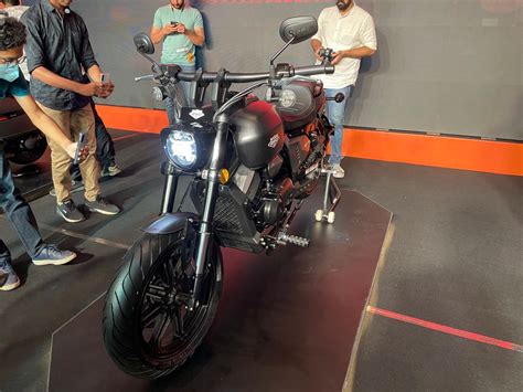 Keeway Unveils India V Twin Cruiser Scooters K Light 250V Vieste 300