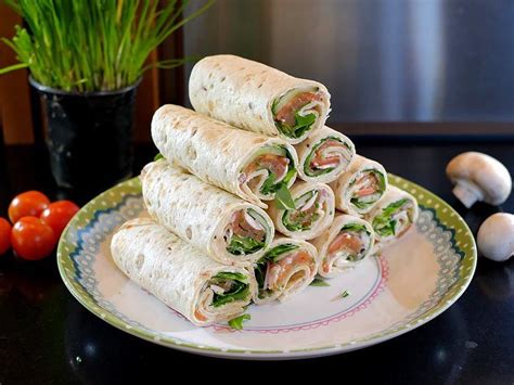 Wraps Met Roomkaas Veldsla Tomaat Zalm En Bieslook Recept