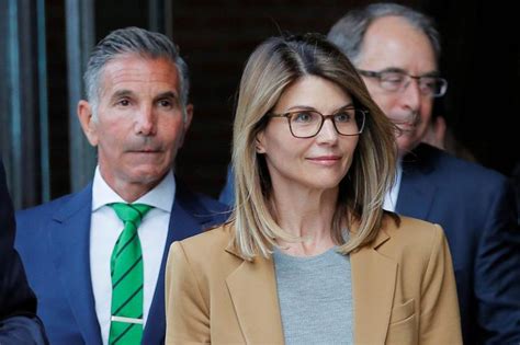 Judge Says Lori Loughlin And Hubby Can Travel To Mexico