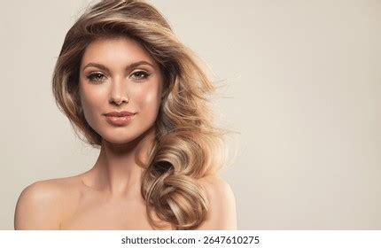 Belle fille blonde résultats 3 9 millions dimages libres de droits de photos de stock et d