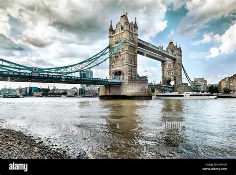 Tower bridge hi-res stock photography and images - Alamy