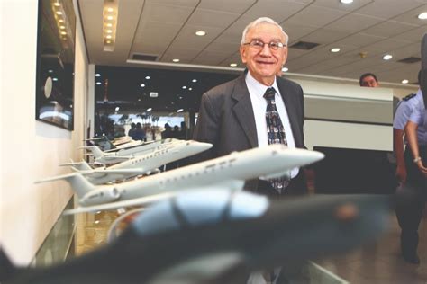 Ozires Silva Fundador Da Embraer Completa 90 Anos E Recebe Comenda