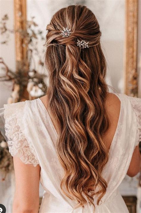 Pin by Sofia on Χτενίσματα Bridemaids hairstyles Wedding hair down