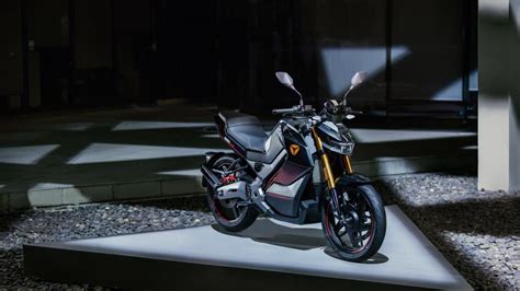 V Deo Yadea Presenta En Eicma La Nueva Keenees Una Naked Totalmente