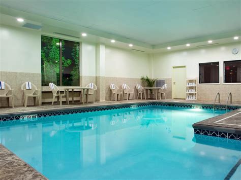 Holiday Inn Express & Suites Akron Regional Airport Area - Akron