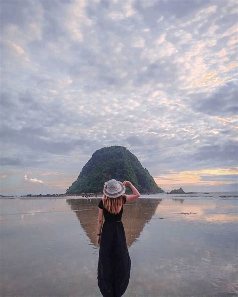 Pantai Pulau Merah Banyuwangi Spot Terbaik Nikmati Sunset