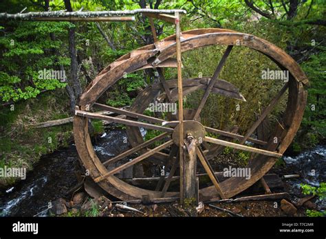 Overshot wheel hi-res stock photography and images - Alamy