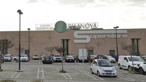 Pisa Scoperti Da Una Ragazzina A Fare Sesso Nel Bagno Del Supermercato