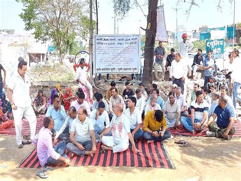 In Jaipurs Prithviraj Nagar South People Sat On A Dharna Work Is Stuck Since Last 15 Years